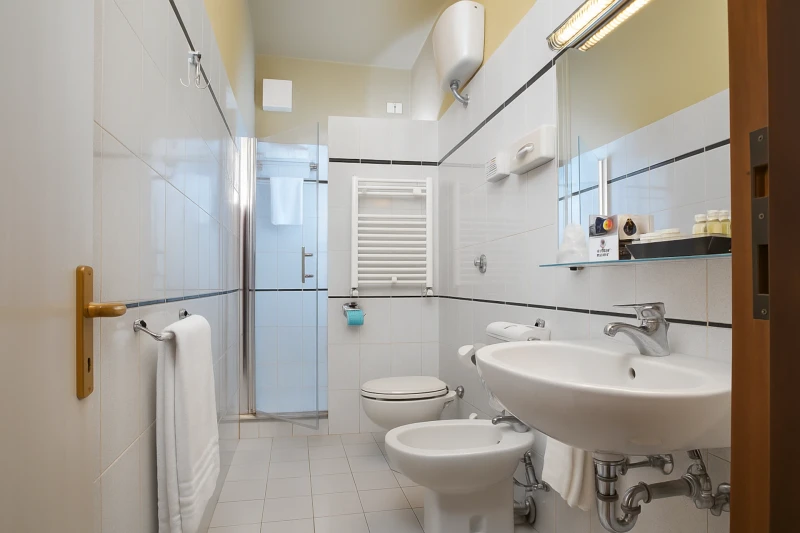 Hotel Alcide, bagno camera quadrupla 1