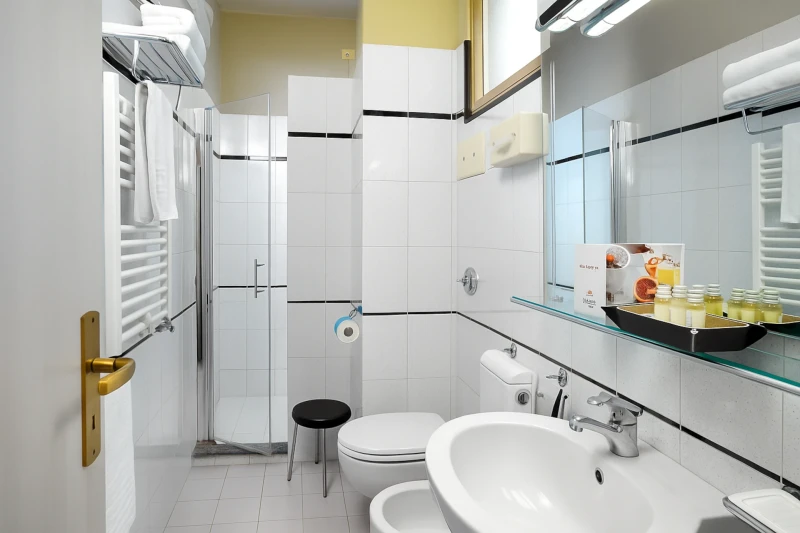 Hotel Alcide, bagno camera tripla 1